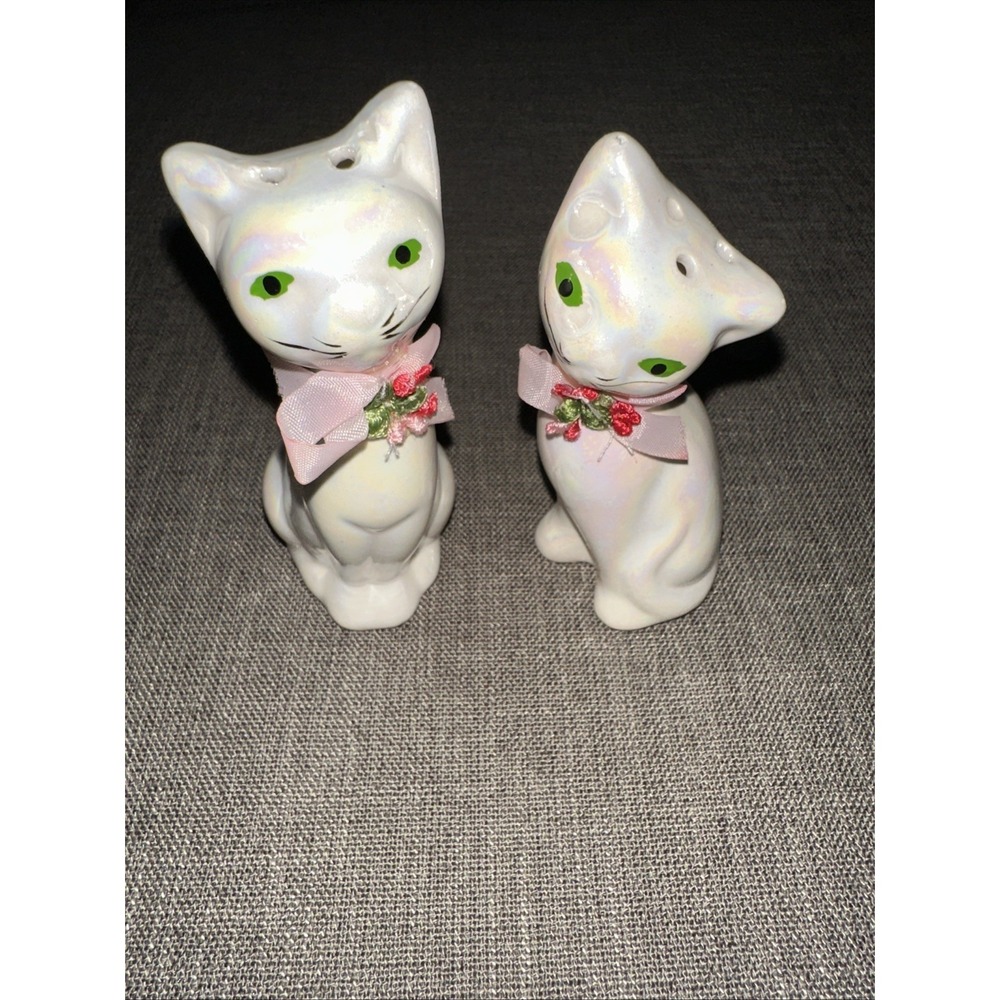 Vintage Artmark White‎ Cat Salt & Pepper Shakers 4.25" Tall